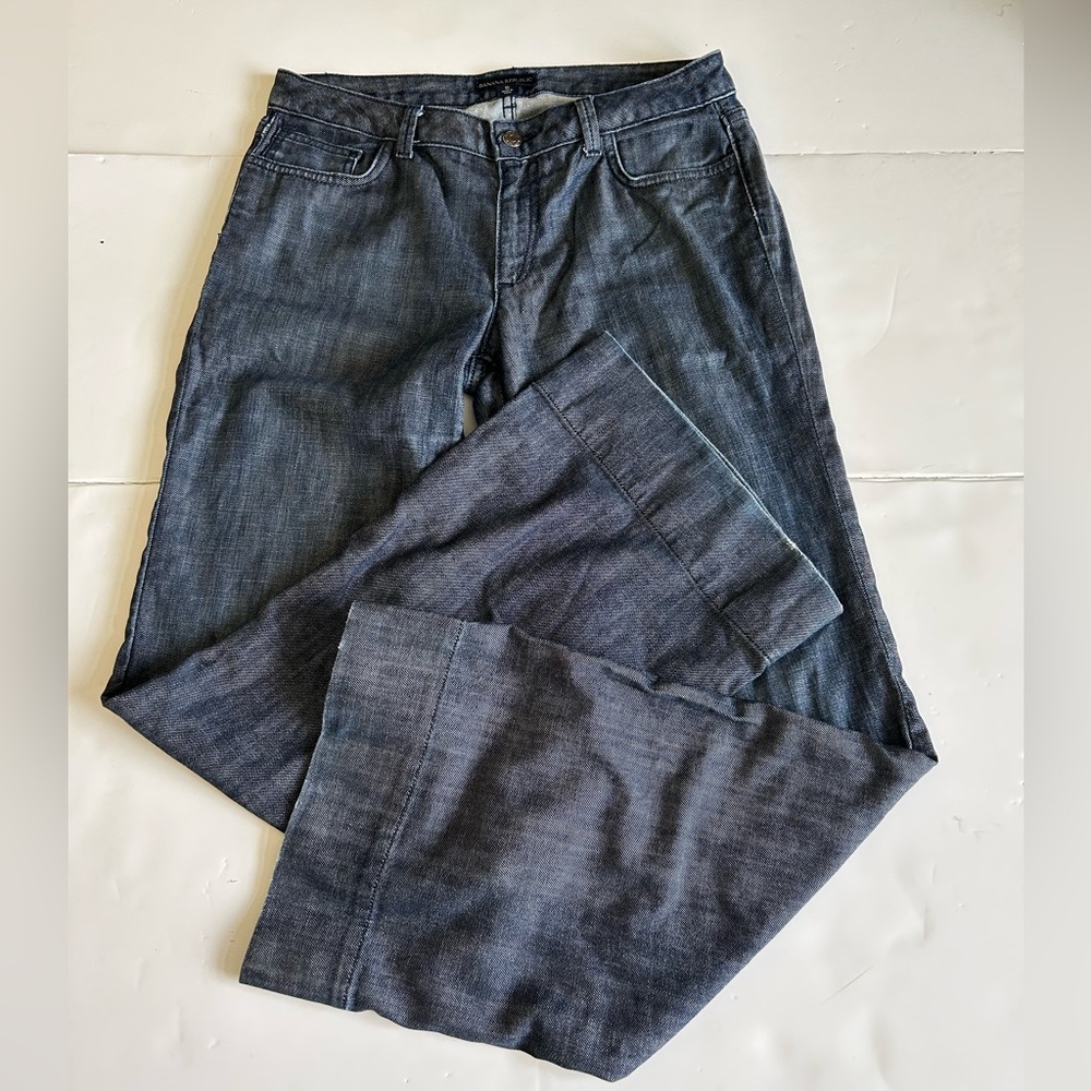 Preowned Banana Republic women 10
Wide leg 
No stain 
Inseam 31 1/2”